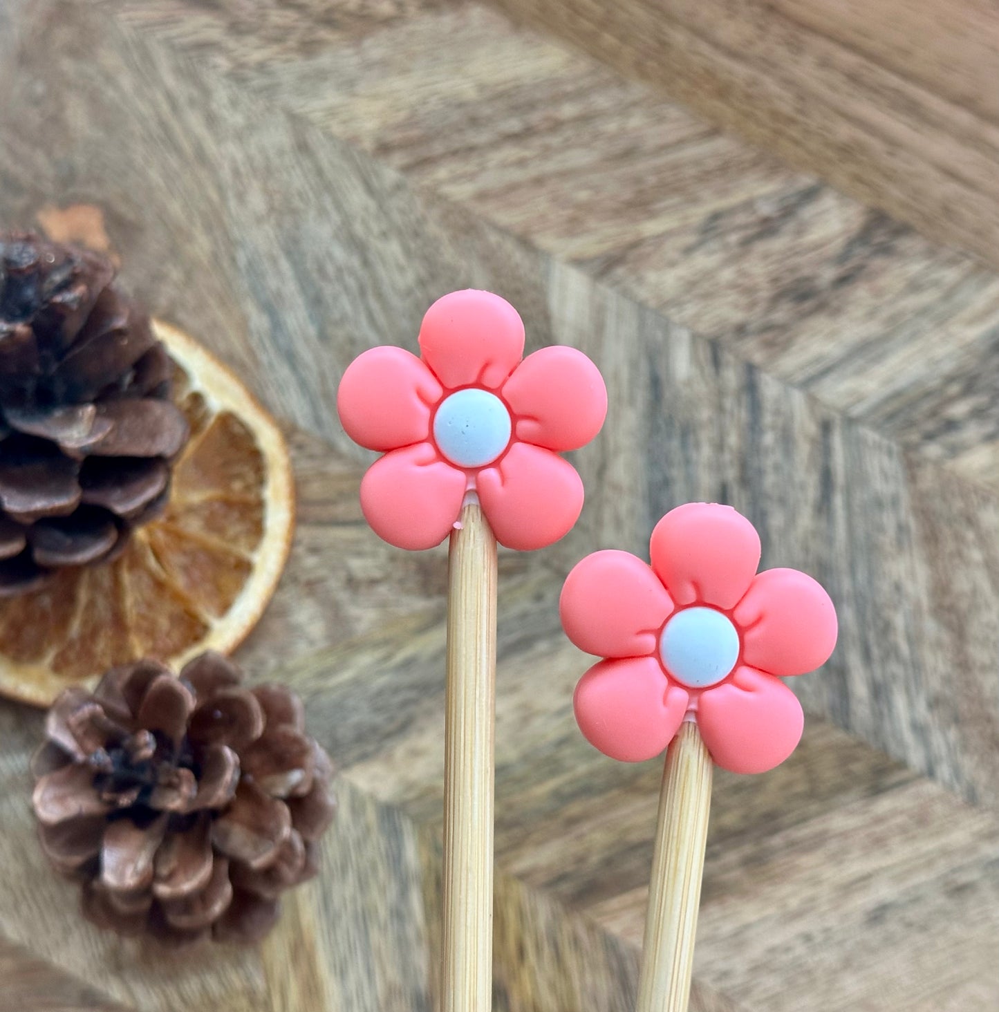 Maschenstopper „Blumen korallenrot“